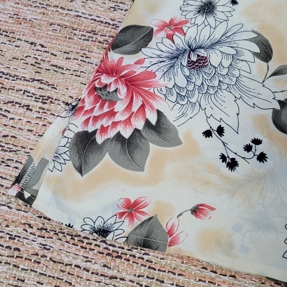 Image Satin Floral Print Blouse - Picture 8 of 9